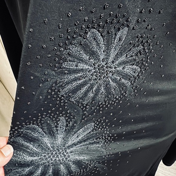 CDC Black Long Sleeve V Neck Tunic Stretch Top Embellished Floral Beaded Size 12 - Picture 3 of 12